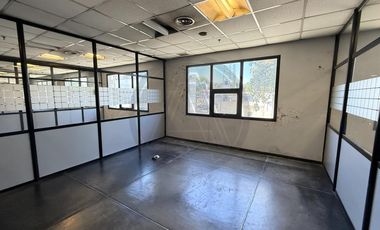 Galpón con oficinas 1900m2 en alquiler - Barracas