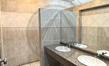 Galpón con oficinas 1900m2 en alquiler - Barracas