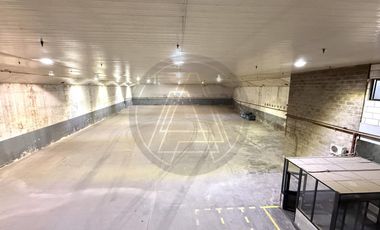 Galpón con oficinas 1900m2 en alquiler - Barracas