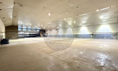 Galpón con oficinas 1900m2 en alquiler - Barracas