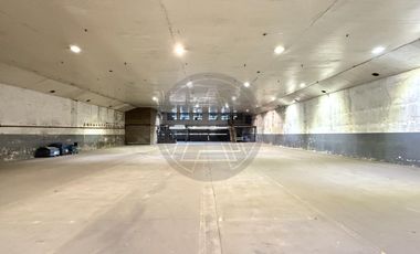 Galpón con oficinas 1900m2 en alquiler - Barracas
