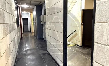 Galpón con oficinas 1900m2 en alquiler - Barracas