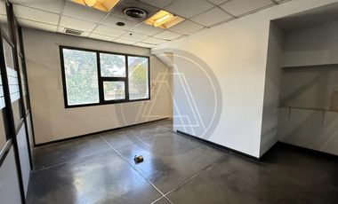 Galpón con oficinas 1900m2 en alquiler - Barracas