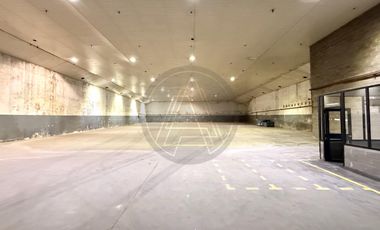 Galpón con oficinas 1900m2 en alquiler - Barracas