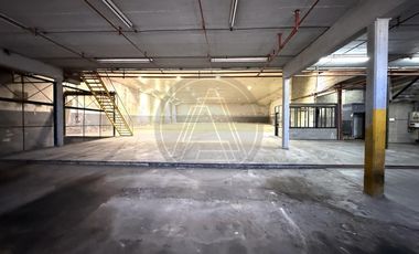 Depósito con oficinas 1900m2 en alquiler - Barracas