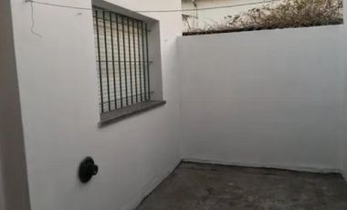 Casa en alquiler - 3 Dormitorios 1 Baño - La Plata