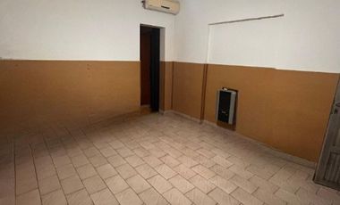 Casa y  salón comercial  Entre Rios 619
