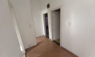 DEPTO 2 AMBIENTES MUY AMPLIO 1er PISO AL FRENTE