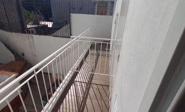 DEPTO 2 AMBIENTES MUY AMPLIO 1er PISO AL FRENTE