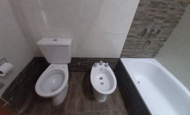 DEPTO 2 AMBIENTES MUY AMPLIO 1er PISO AL FRENTE