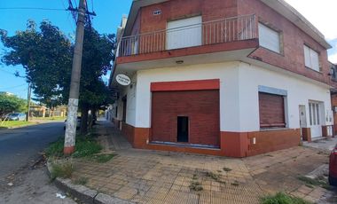 DEPTO 2 AMBIENTES MUY AMPLIO 1er PISO AL FRENTE