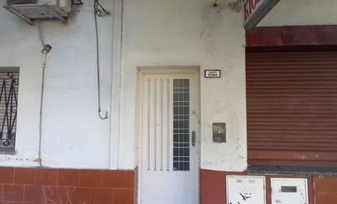 DEPTO 2 AMBIENTES MUY AMPLIO 1er PISO AL FRENTE