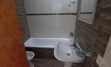 DEPTO 2 AMBIENTES MUY AMPLIO 1er PISO AL FRENTE