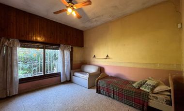VENTA CASA 3 AMBIENTES CON PARQUE EN HAEDO