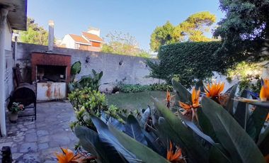VENTA CASA 3 AMBIENTES CON PARQUE EN HAEDO