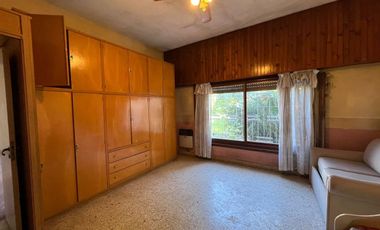 VENTA CASA 3 AMBIENTES CON PARQUE EN HAEDO