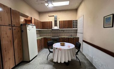 VENTA CASA 3 AMBIENTES CON PARQUE EN HAEDO