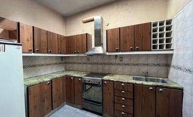 VENTA CASA 3 AMBIENTES CON PARQUE EN HAEDO
