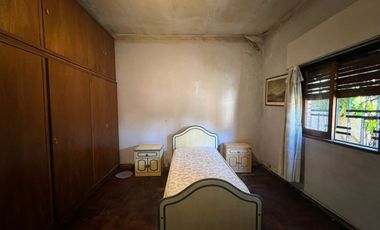 VENTA CASA 3 AMBIENTES CON PARQUE EN HAEDO