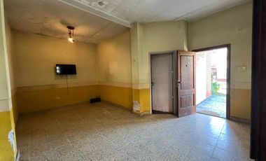 VENTA CASA 3 AMBIENTES CON PARQUE EN HAEDO