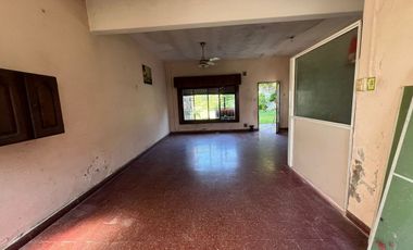 VENTA CASA 3 AMBIENTES CON PARQUE EN HAEDO