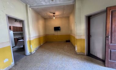 VENTA CASA 3 AMBIENTES CON PARQUE EN HAEDO