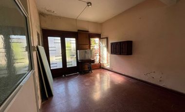 VENTA CASA 3 AMBIENTES CON PARQUE EN HAEDO