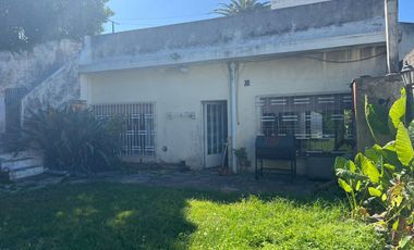 VENTA CASA 3 AMBIENTES CON PARQUE EN HAEDO