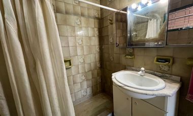 VENTA CASA 3 AMBIENTES CON PARQUE EN HAEDO