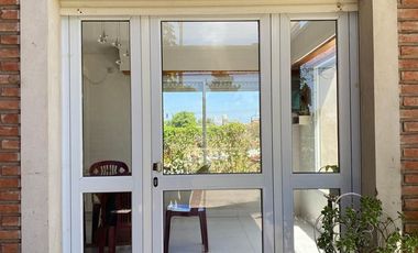 CASA EN VENTA EN  PEHUAJO CON GARAGE Y PARQUE