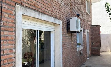CASA EN VENTA EN  PEHUAJO CON GARAGE Y PARQUE