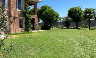 CASA EN VENTA EN  PEHUAJO CON GARAGE Y PARQUE