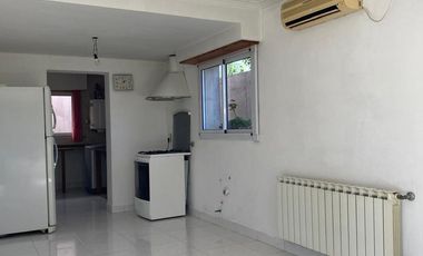 CASA EN VENTA EN  PEHUAJO CON GARAGE Y PARQUE