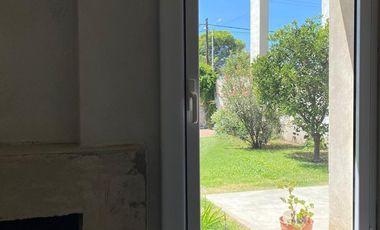 CASA EN VENTA EN  PEHUAJO CON GARAGE Y PARQUE