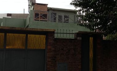 Casa En Esquina A Reciclar 4 Amb Con Cochera