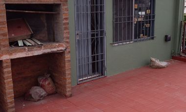 Casa En Esquina A Reciclar 4 Amb Con Cochera