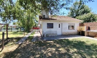 Casa 3 AMBIENTES APTA CREDITO con amplio jardín