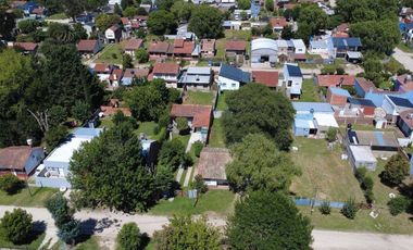 Casa 3 AMBIENTES APTA CREDITO con amplio jardín
