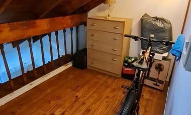 Dúplex 2 ambientes interno en dos plantas, con patio y parrilla.Excelente ubicación, a metros de Av. Arieta y America