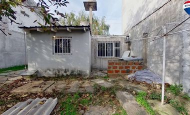VENTA CASA 4 AMBIENTES CON PARQUE EZPELETA