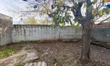 VENTA CASA 4 AMBIENTES CON PARQUE EZPELETA