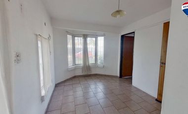 VENTA CASA 4 AMBIENTES CON PARQUE EZPELETA