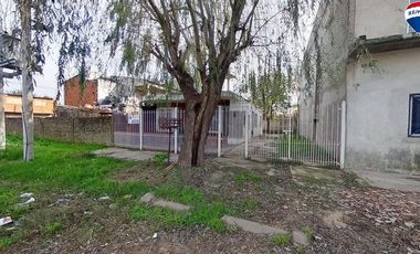 VENTA CASA 4 AMBIENTES CON PARQUE EZPELETA
