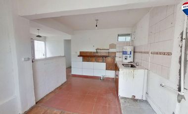 VENTA CASA 4 AMBIENTES CON PARQUE EZPELETA