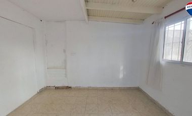 VENTA CASA 4 AMBIENTES CON PARQUE EZPELETA