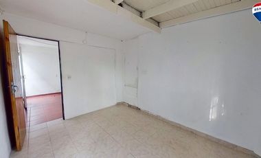 VENTA CASA 4 AMBIENTES CON PARQUE EZPELETA