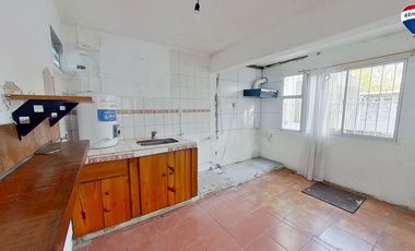 VENTA CASA 4 AMBIENTES CON PARQUE EZPELETA