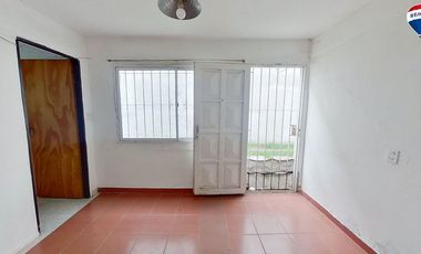 VENTA CASA 4 AMBIENTES CON PARQUE EZPELETA