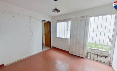 VENTA CASA 4 AMBIENTES CON PARQUE EZPELETA