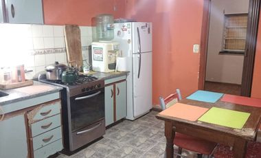CASA CON LOCALES EN VENTA EN  ALEJANDRO KORN